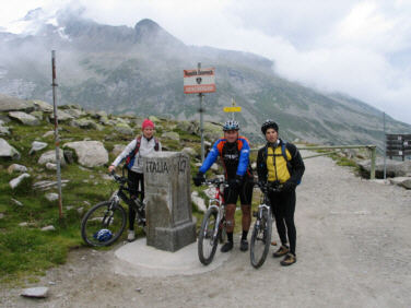 [Crossing the border at Pfitscherjoch]